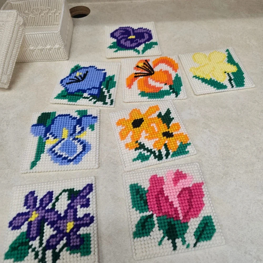 Vintage Floral Plastic‎ Canvas Coaster Set 8pc with Matching Storage Box White